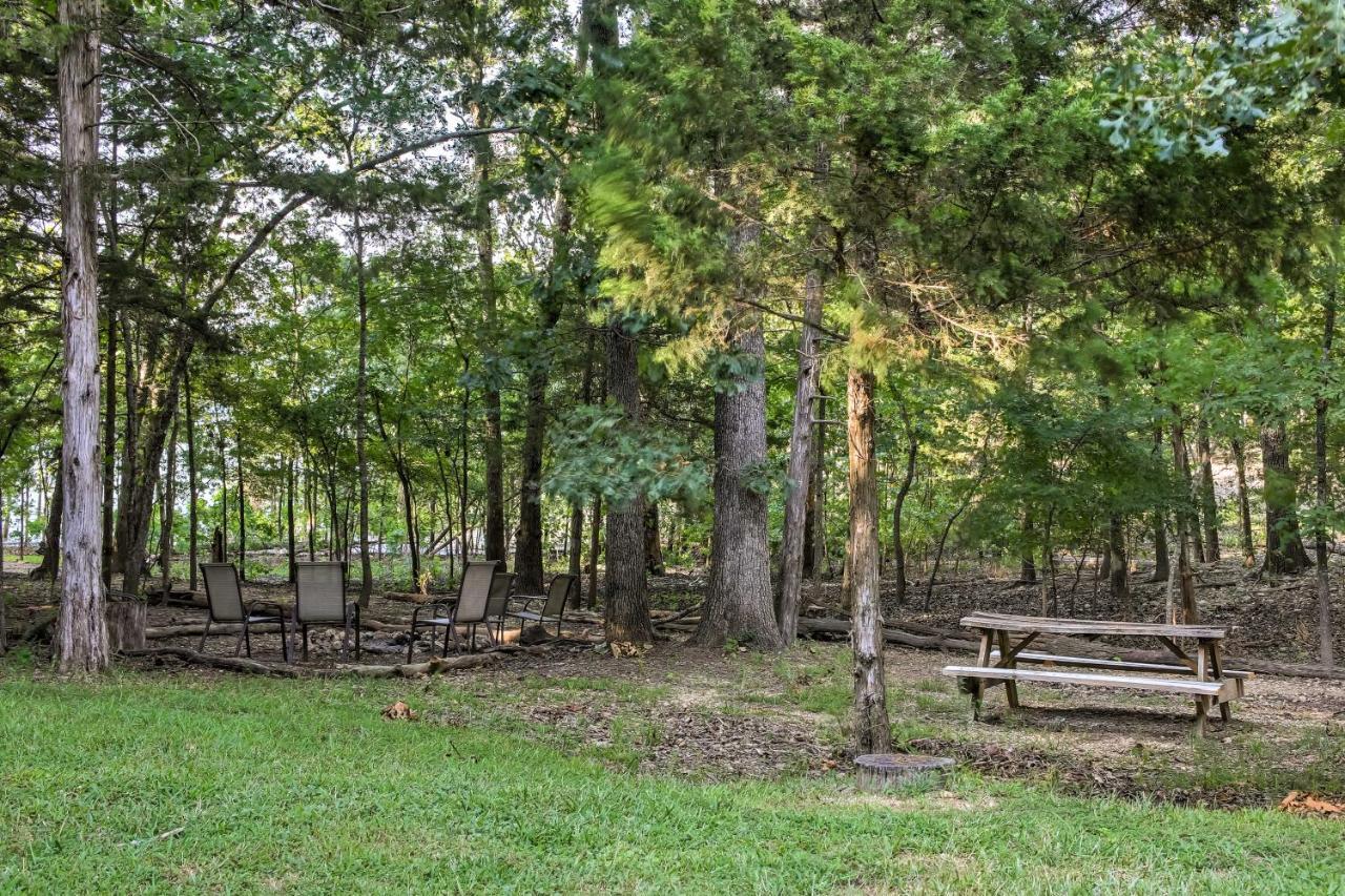 Lakefront Blue Eye Cottage With Hot Tub And Fire Pit! Luaran gambar