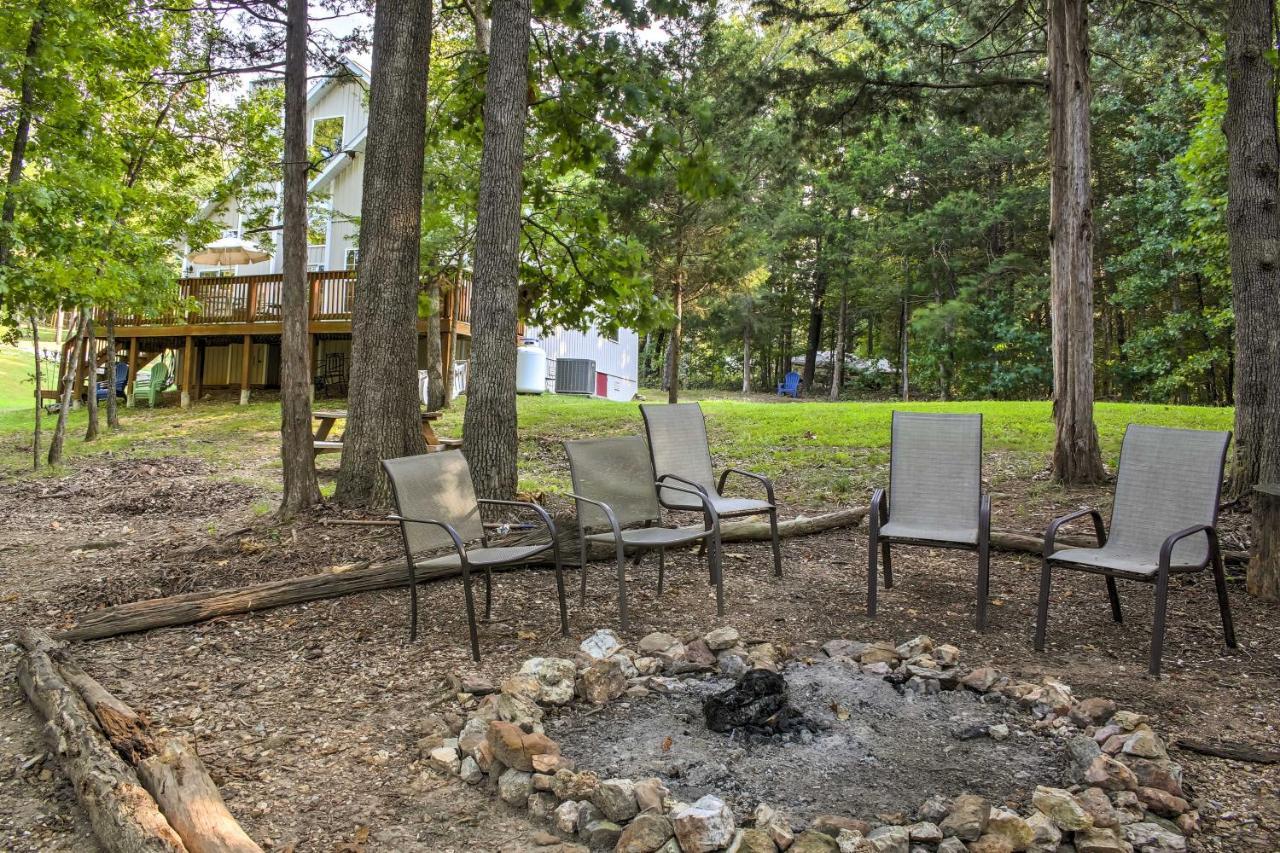 Lakefront Blue Eye Cottage With Hot Tub And Fire Pit! Luaran gambar