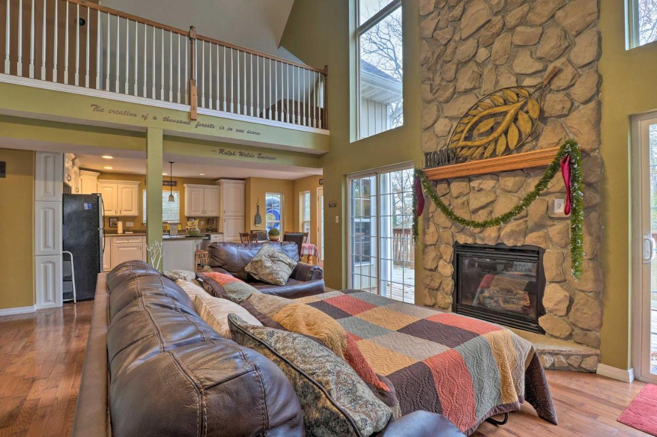 Lakefront Blue Eye Cottage With Hot Tub And Fire Pit! Luaran gambar